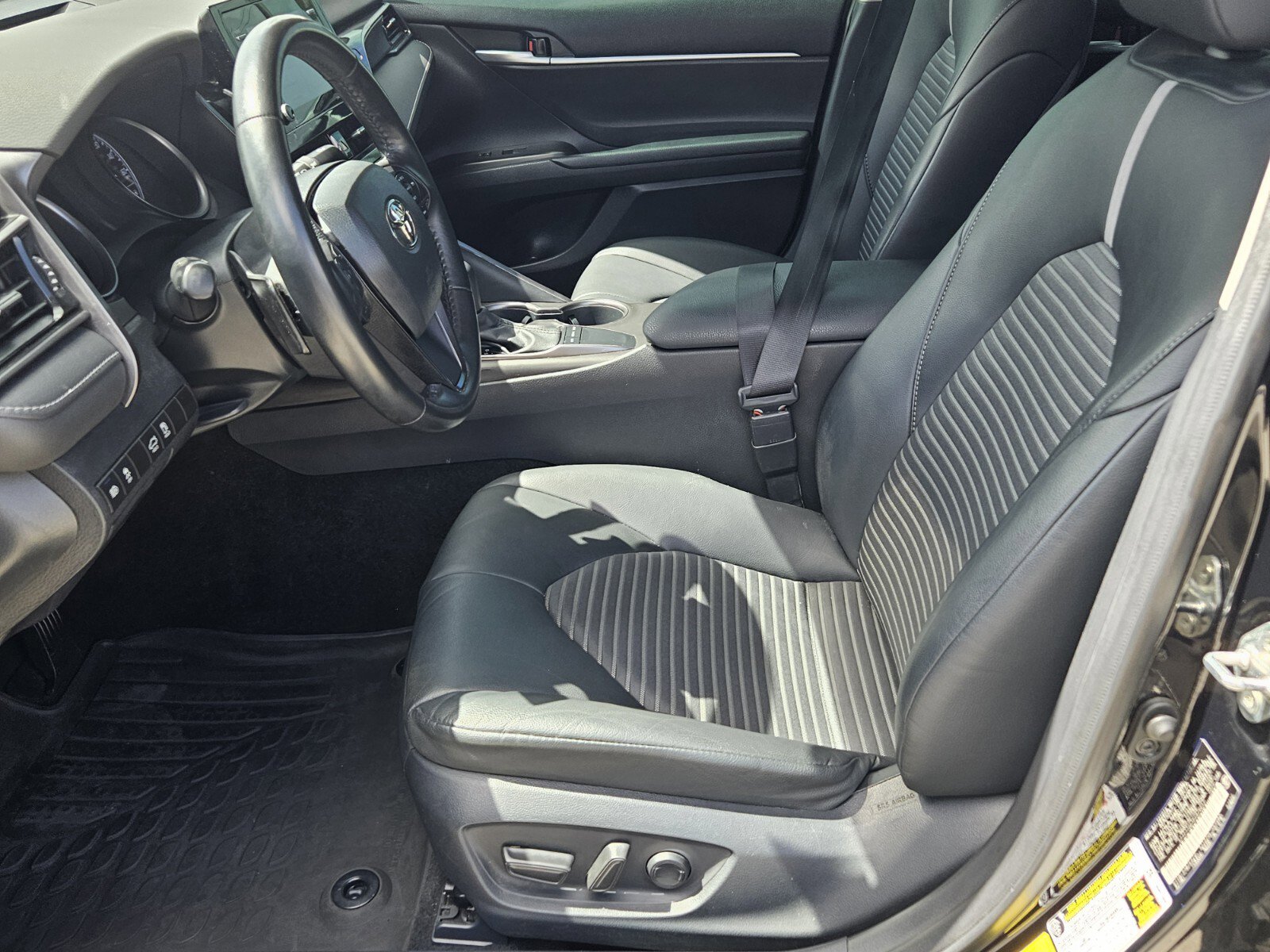2023 Toyota Camry SE photo 4