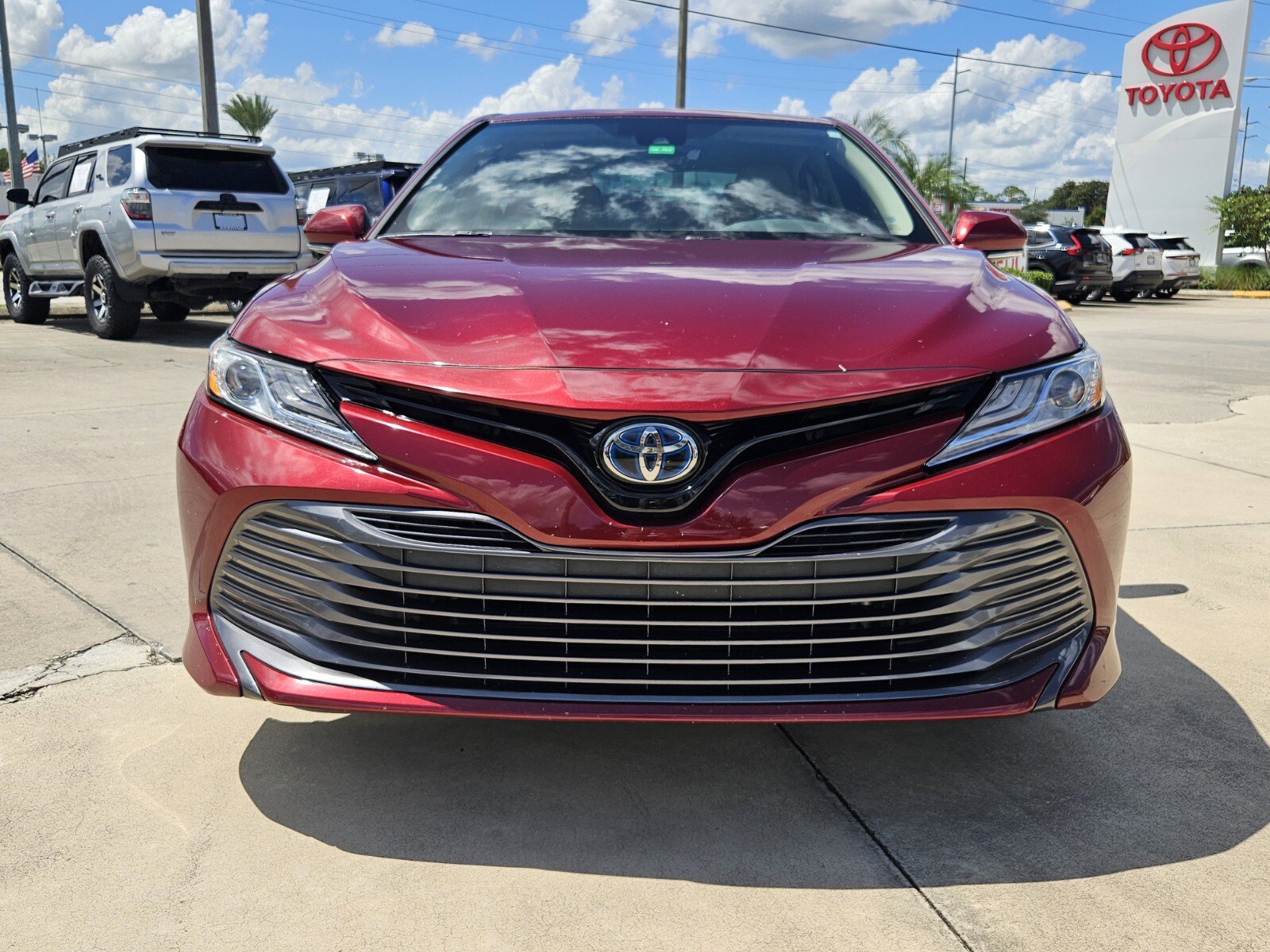 2020 Toyota Camry Hybrid XLE photo 2