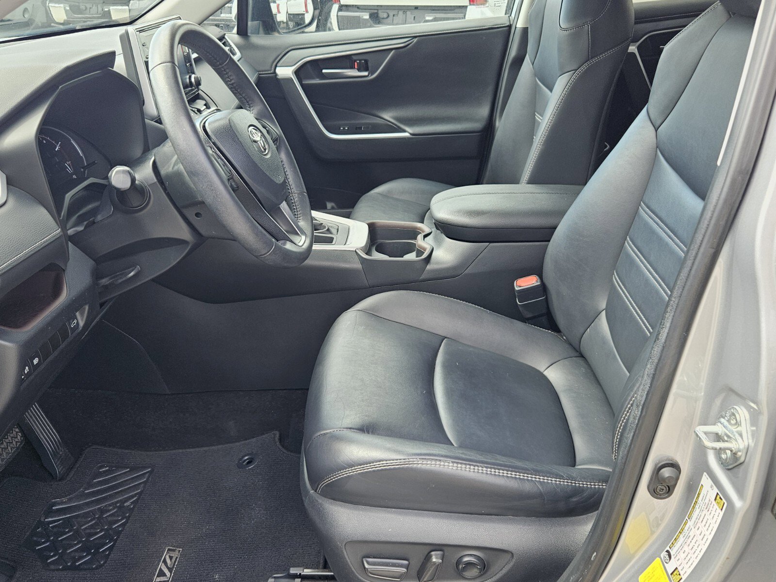 2019 Toyota RAV4 Limited photo 4