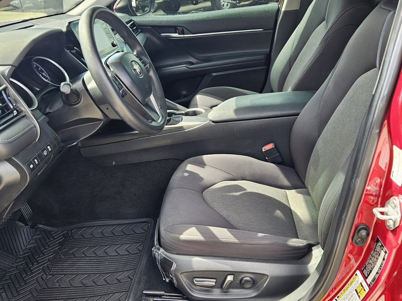 2021 Toyota Camry LE photo 4