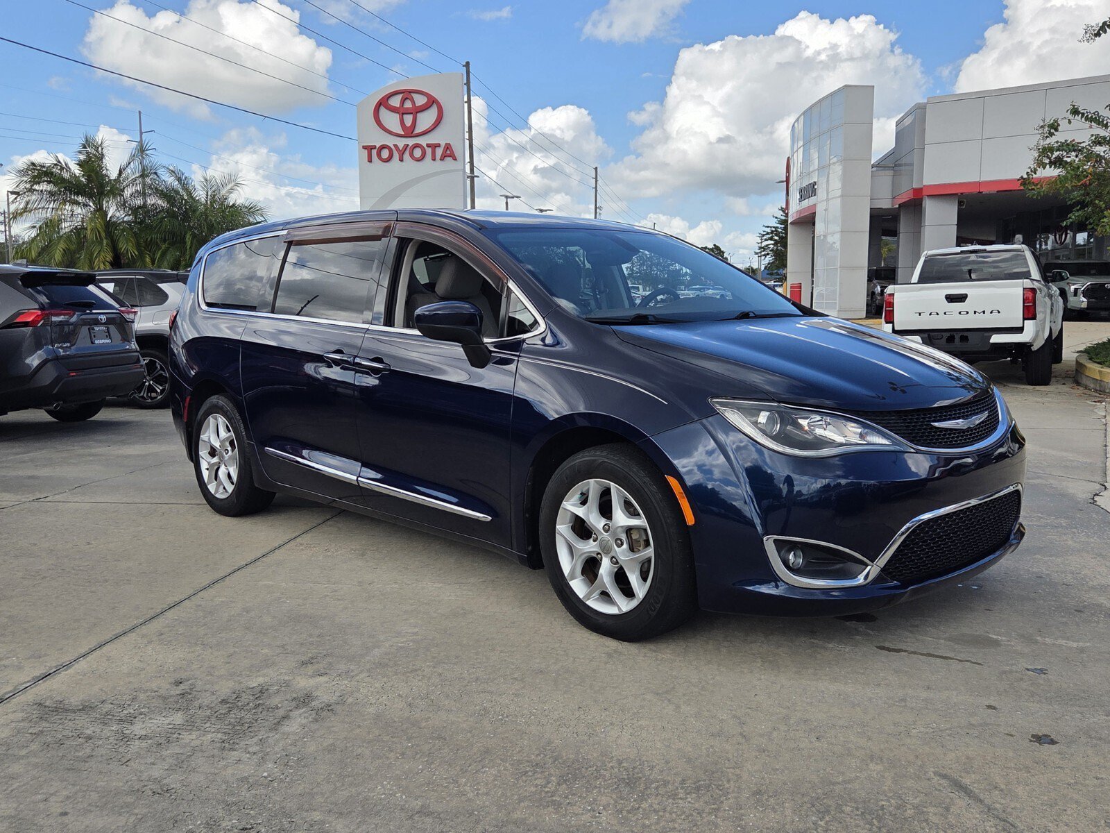 Chrysler Pacifica