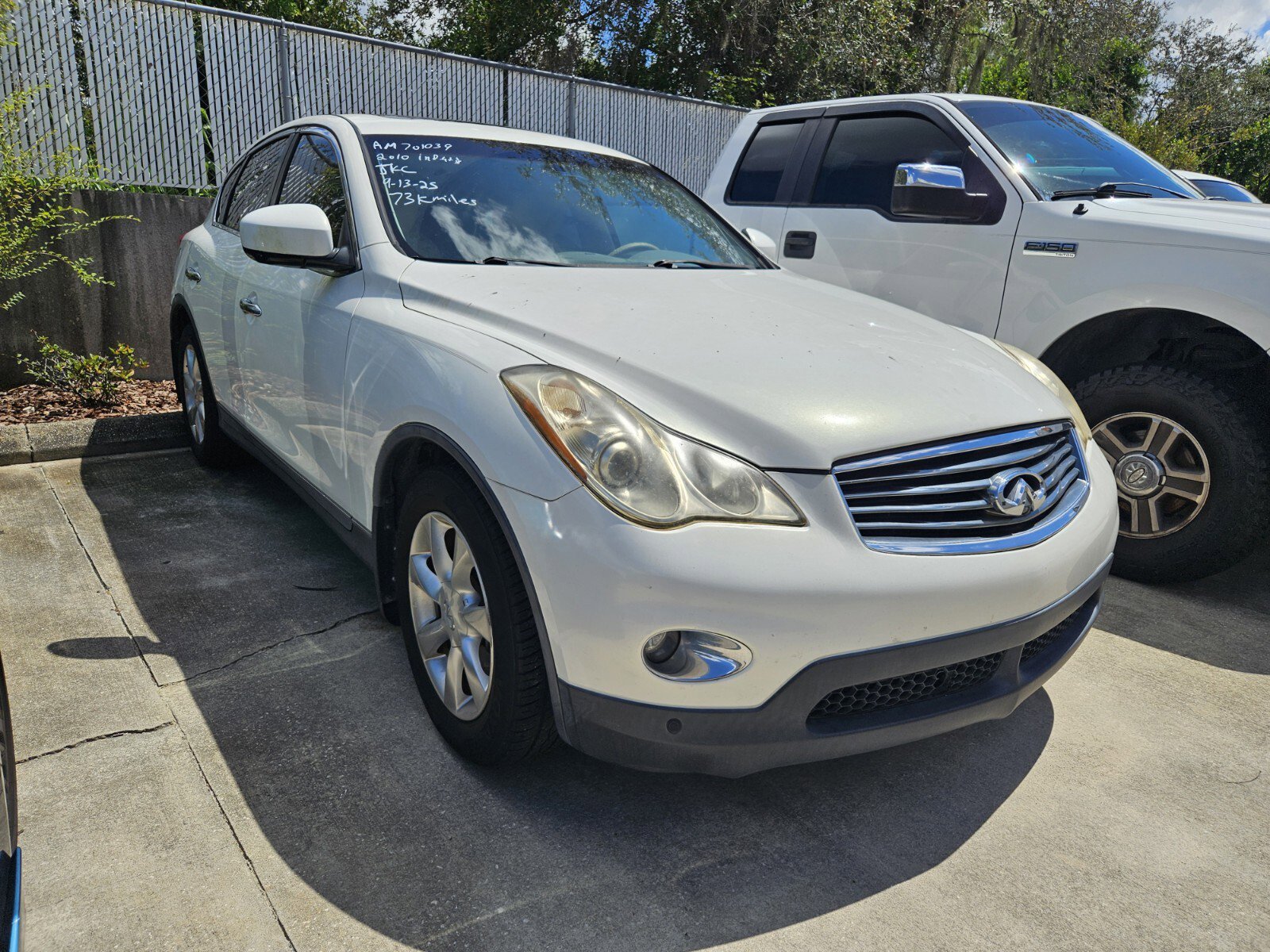 2010 Infiniti EX35 Journey photo 2