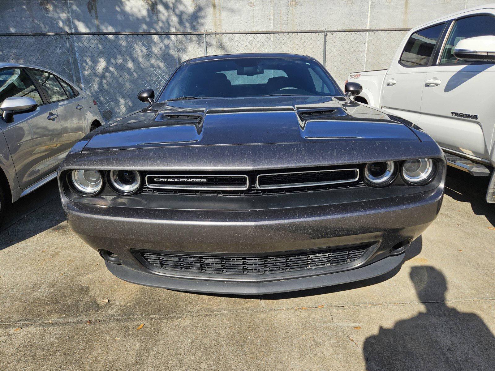 2016 Dodge Challenger SXT photo 2
