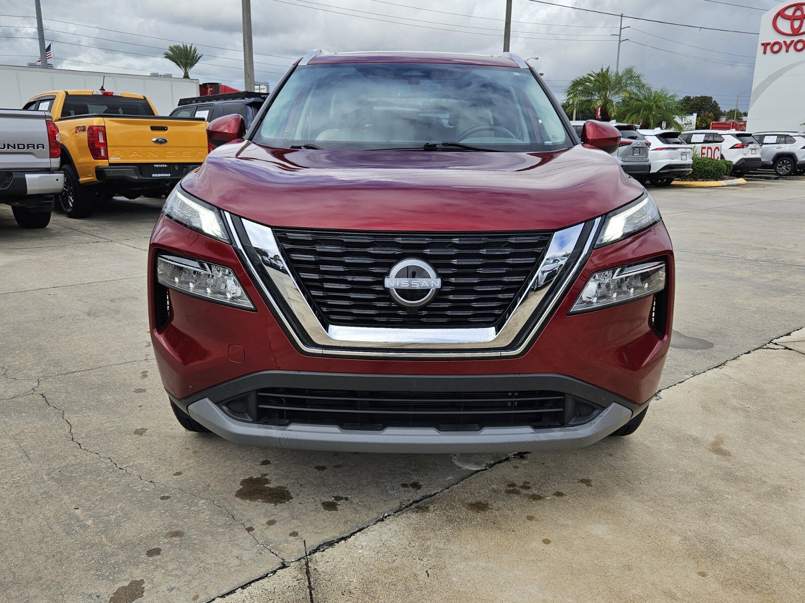 2023 Nissan Rogue SV photo 2