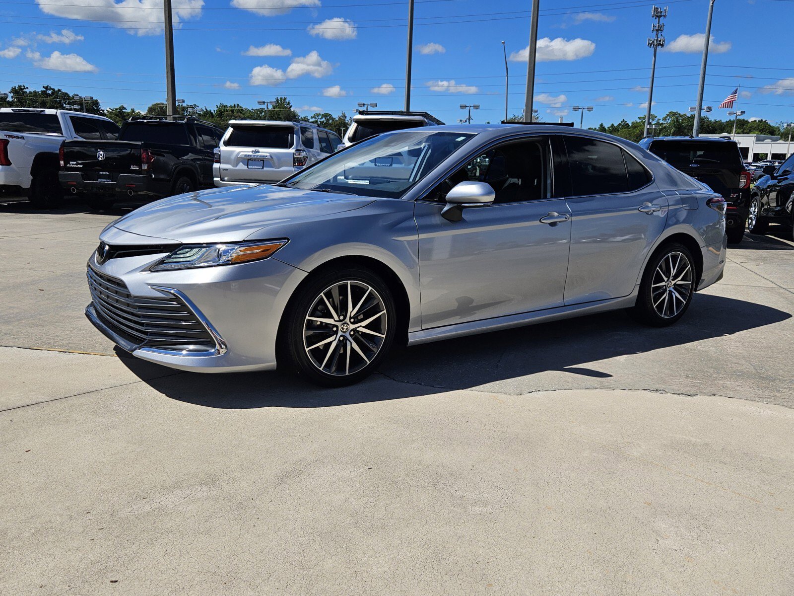 2023 Toyota Camry XLE photo 3