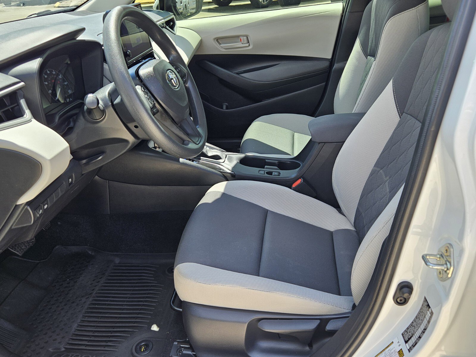 2024 Toyota Corolla Hybrid LE photo 3