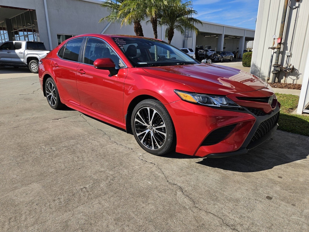 Used 2019 Toyota Camry SE Sedan