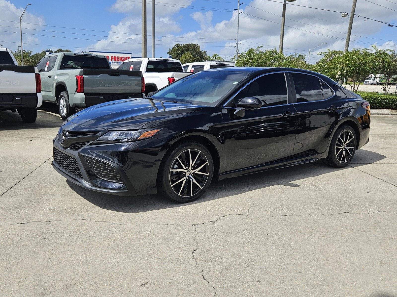 2023 Toyota Camry SE photo 3