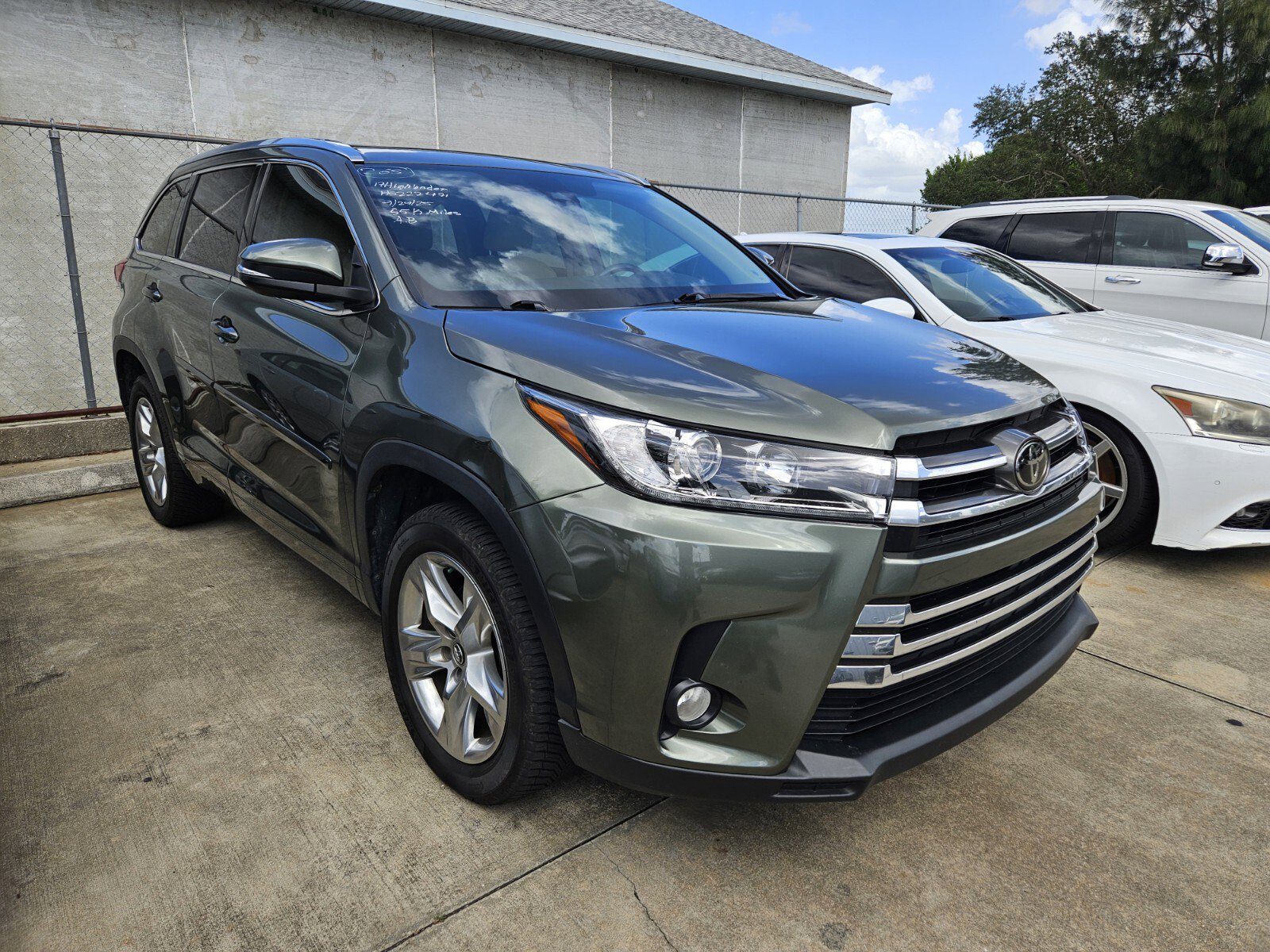2017 Toyota Highlander Limited photo 2
