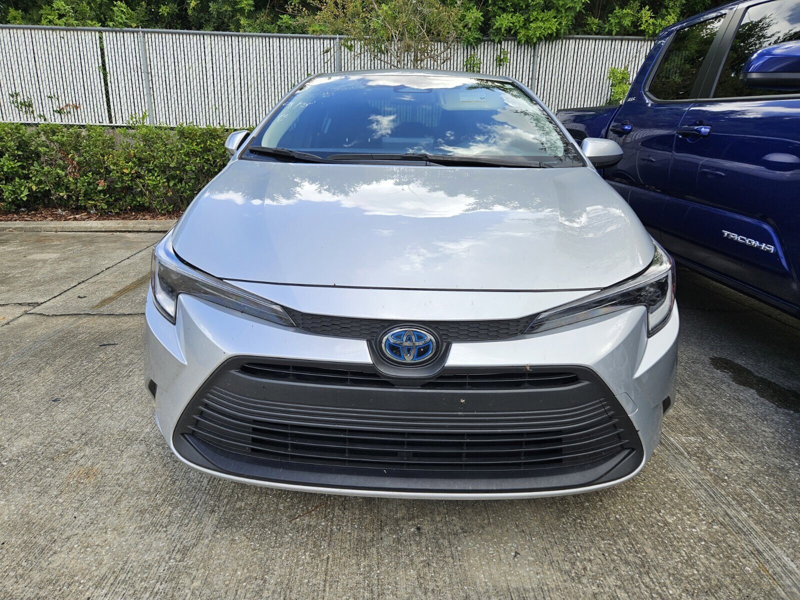 2023 Toyota Corolla Hybrid LE photo 2
