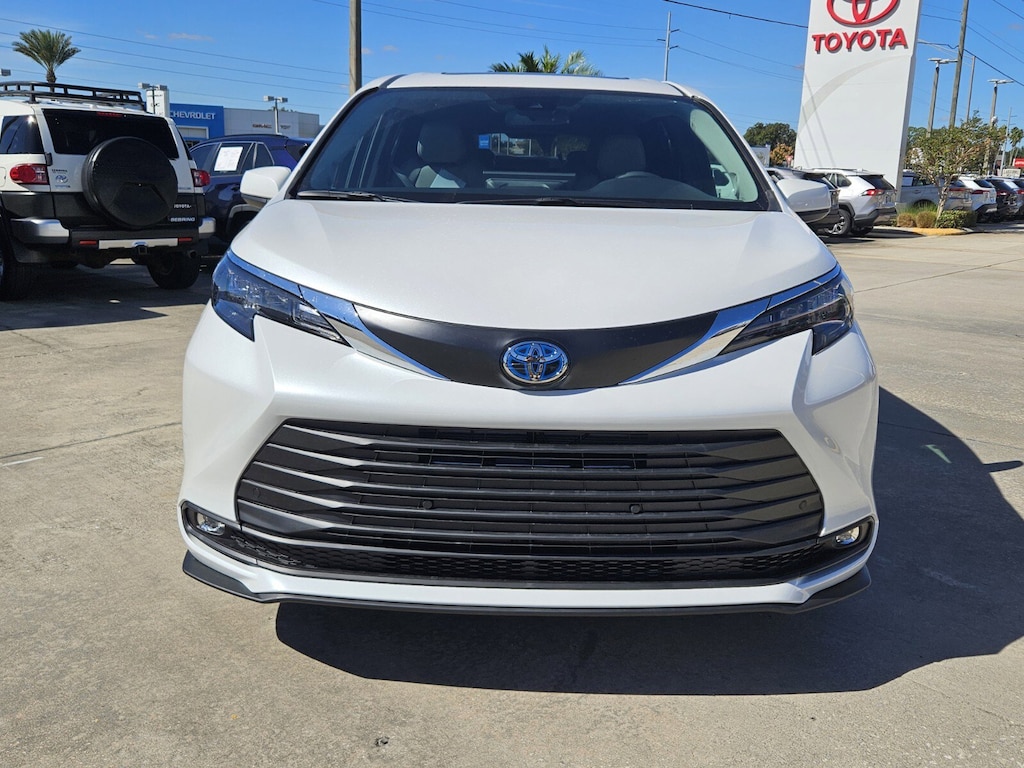 New 2025 Toyota Sienna XLE 8 PASSENGER