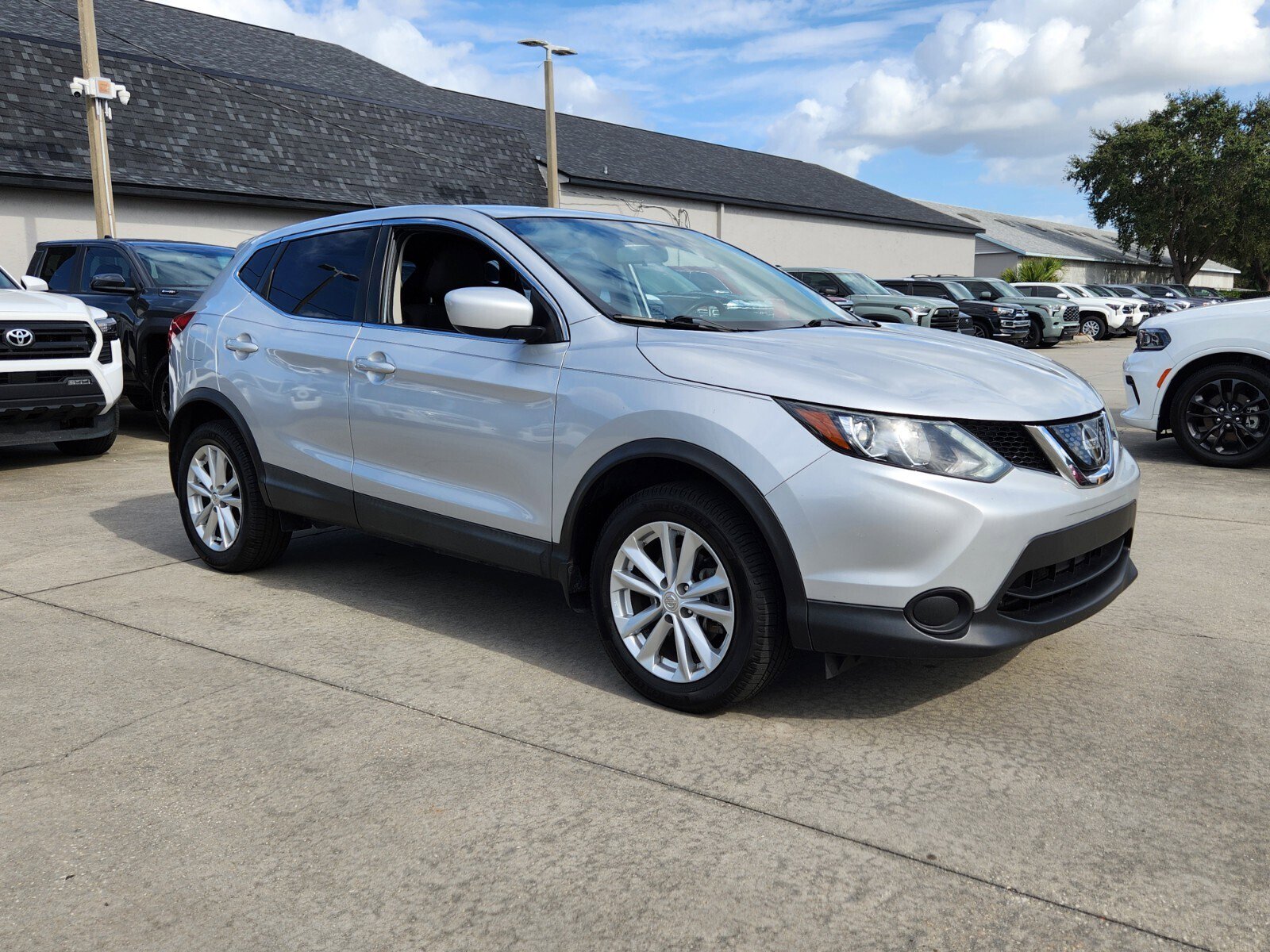 2018 Nissan Rogue Sport S's photo