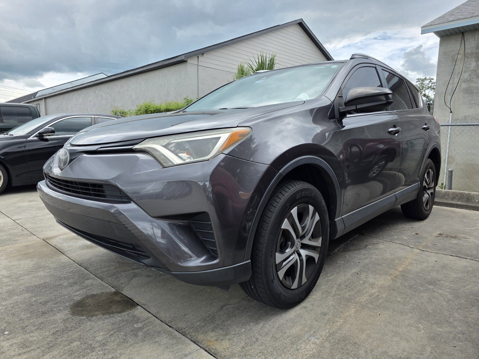 2018 Toyota RAV4 LE photo 3