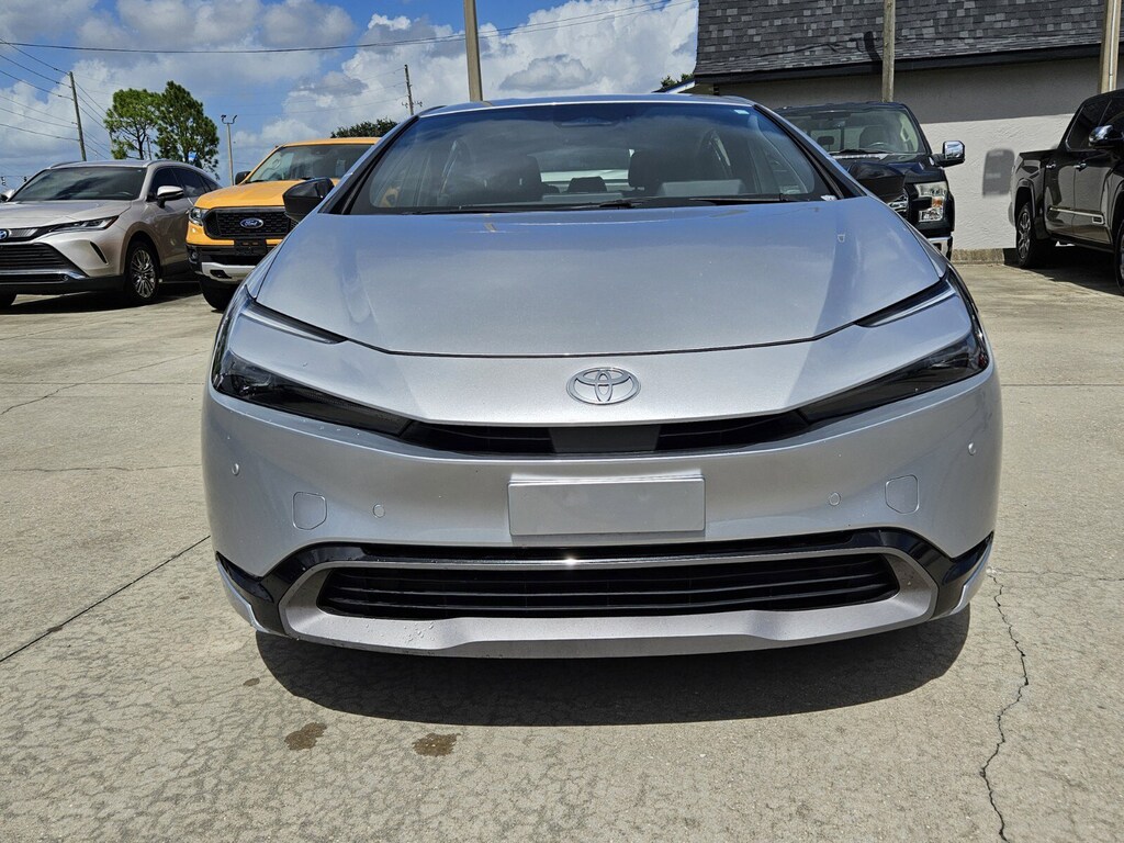 2023 Toyota Prius XLE photo 2
