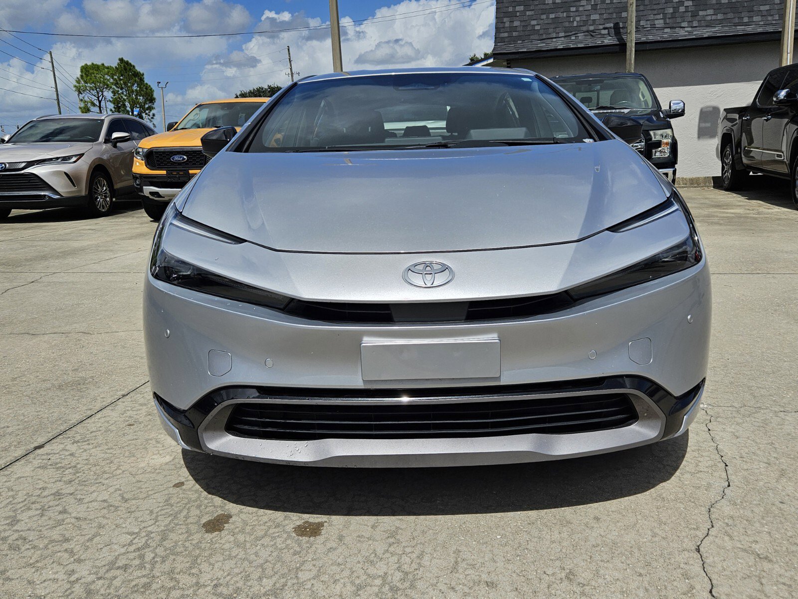2023 Toyota Prius XLE photo 2