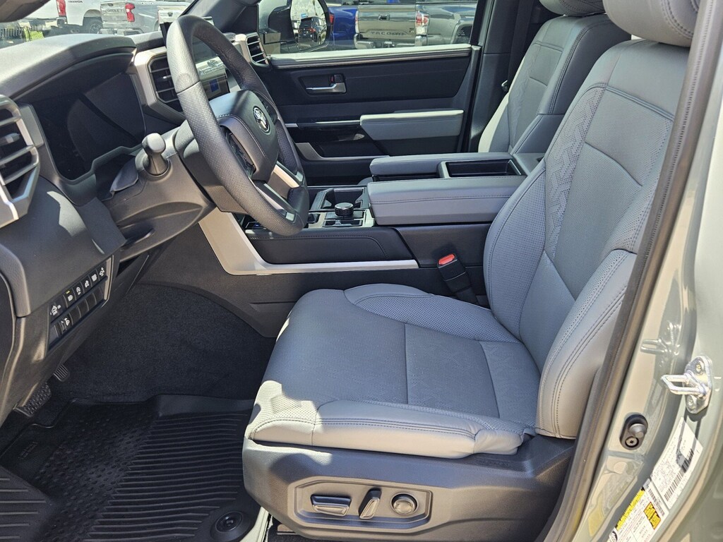 2025 Toyota Tundra Limited photo 4