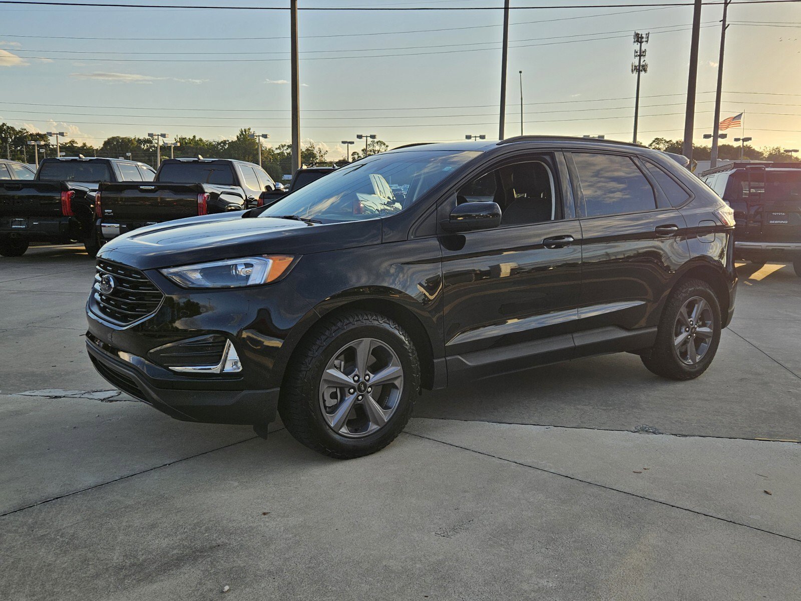 2024 Ford Edge SEL photo 2