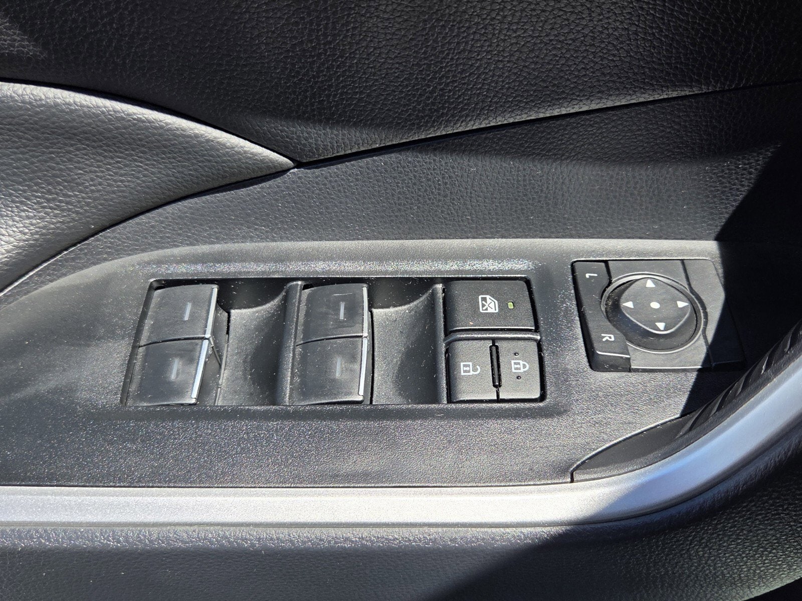 2024 Toyota RAV4 SE - Photo 13
