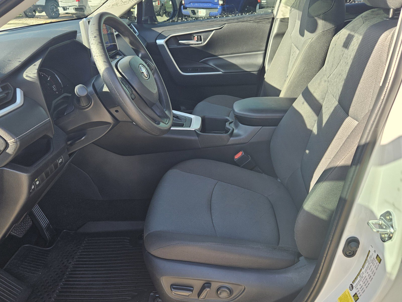 2024 Toyota RAV4 XLE photo 2