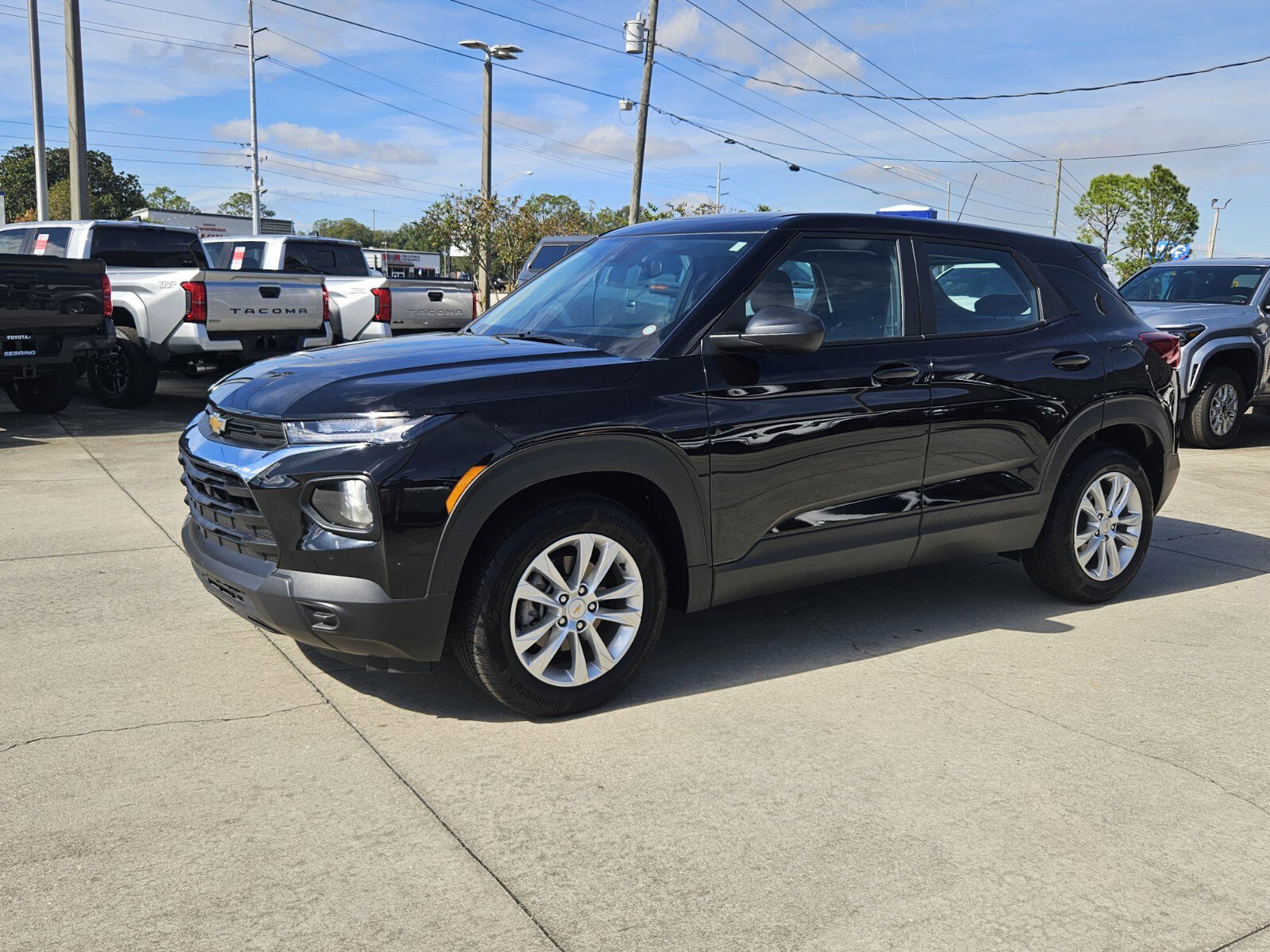 2023 Chevrolet Trailblazer LS photo 3