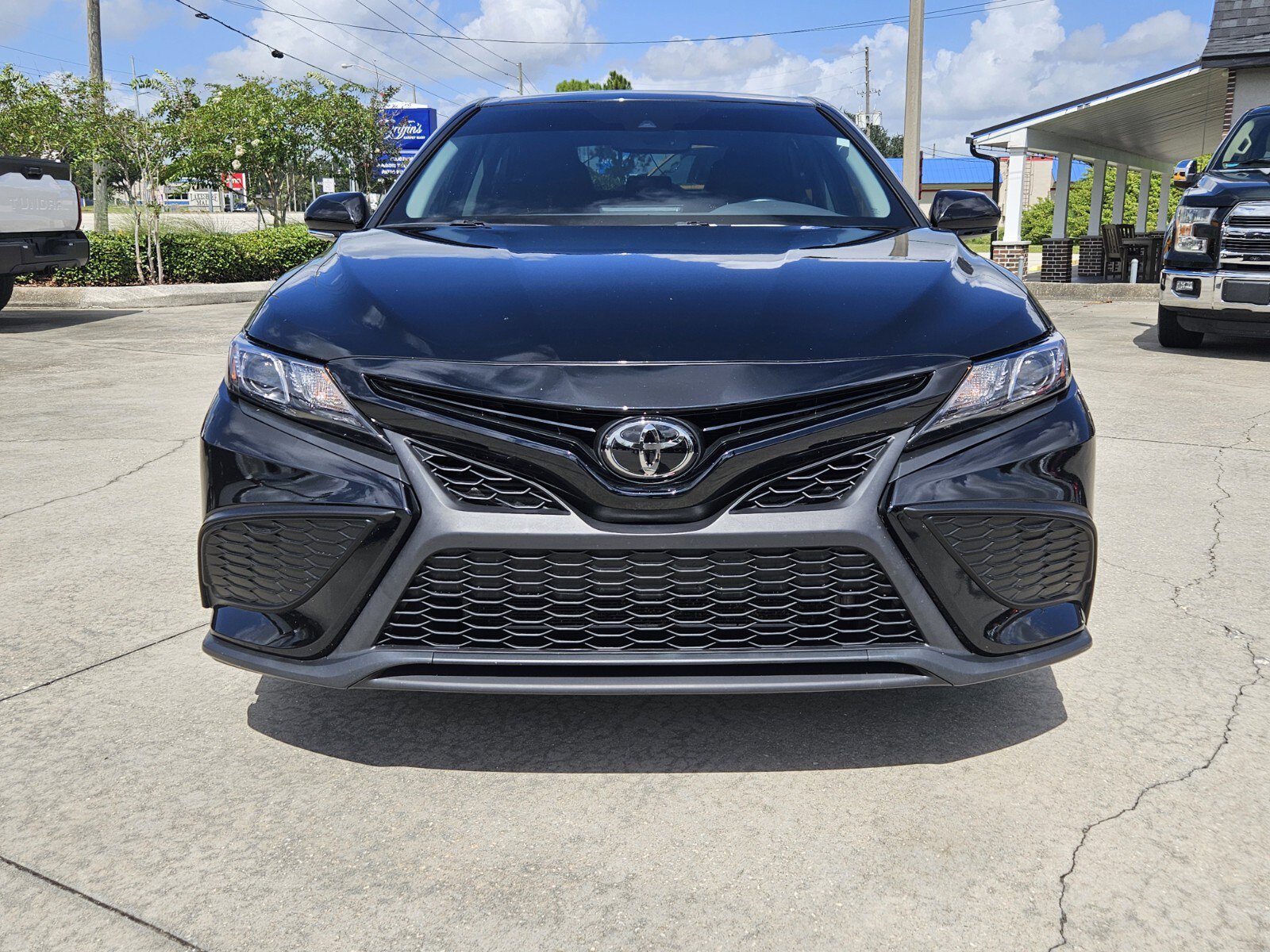 2023 Toyota Camry SE photo 2