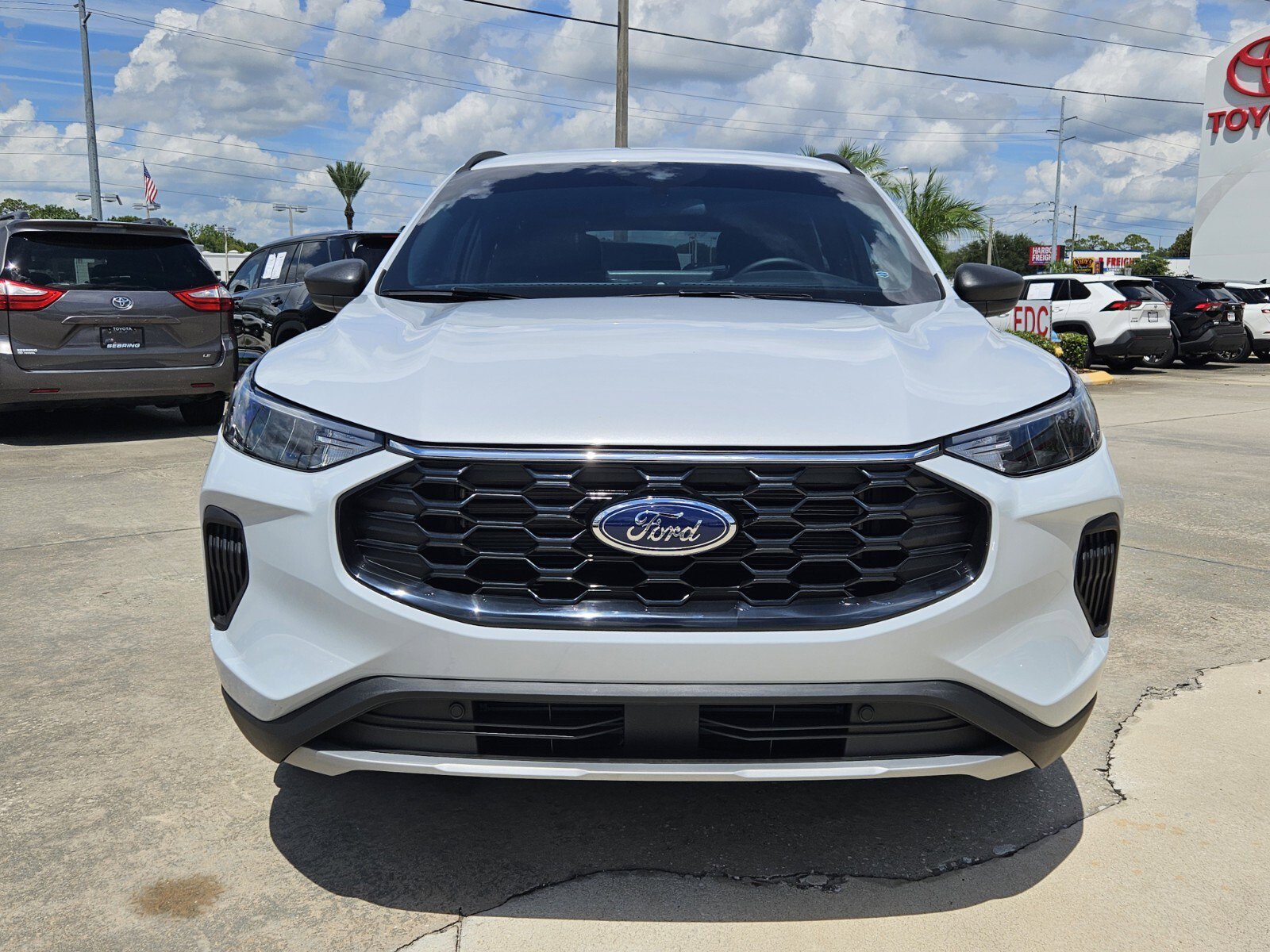 2025 Ford Escape ST-Line photo 2