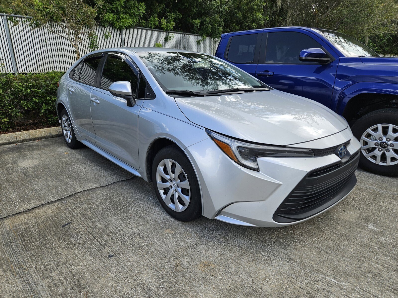 2023 Toyota Corolla Hybrid LE photo 3