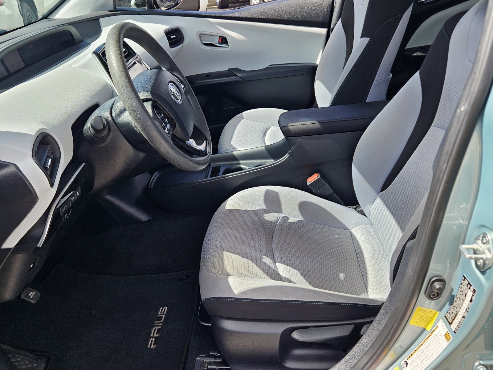 2019 Toyota Prius LE photo 4