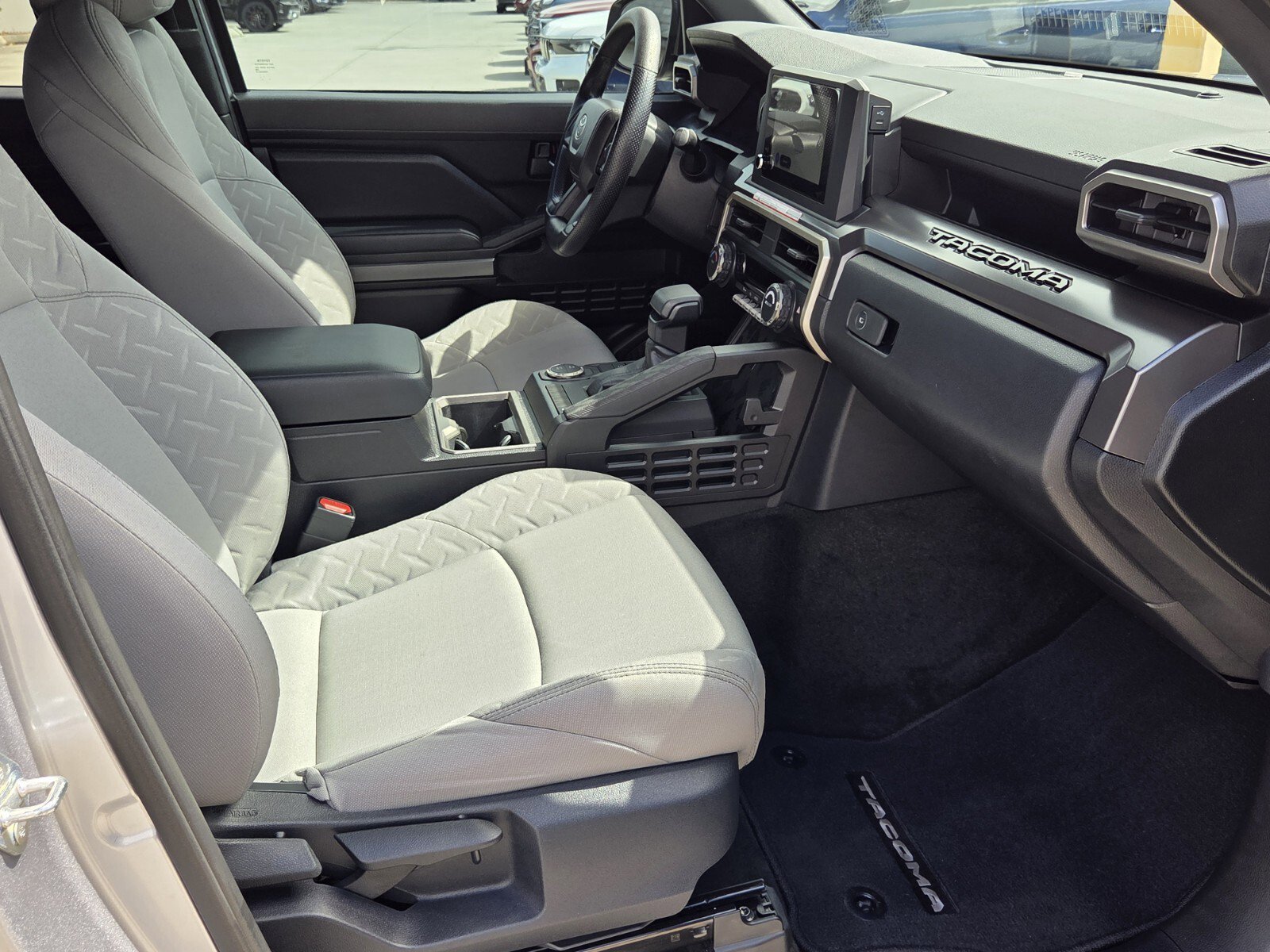 2025 Toyota Tacoma SR5 - Photo 11