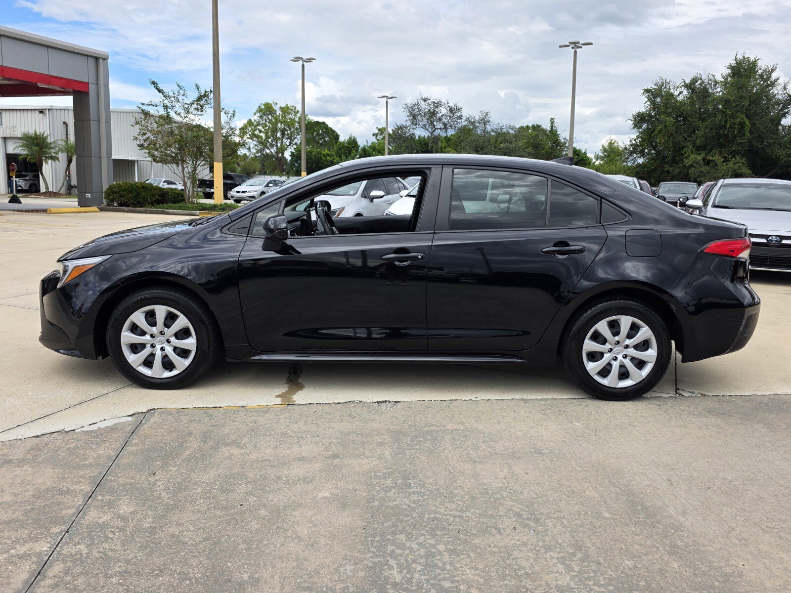 2024 Toyota Corolla Hybrid LE photo 3