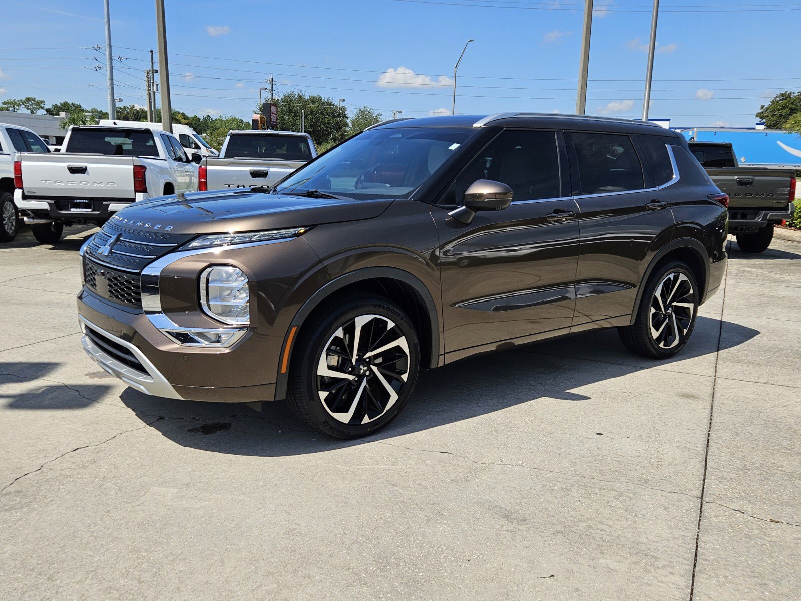 2022 Mitsubishi Outlander SEL photo 3