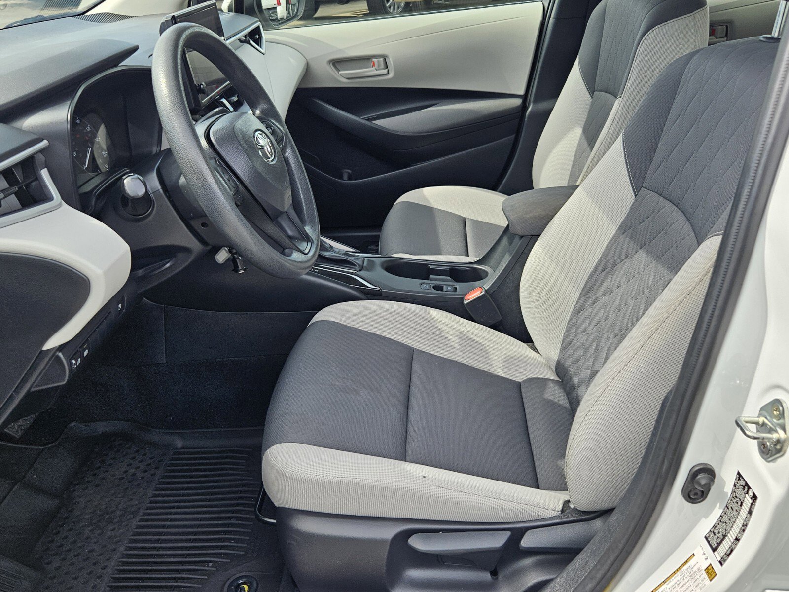 2024 Toyota Corolla Hybrid LE photo 3