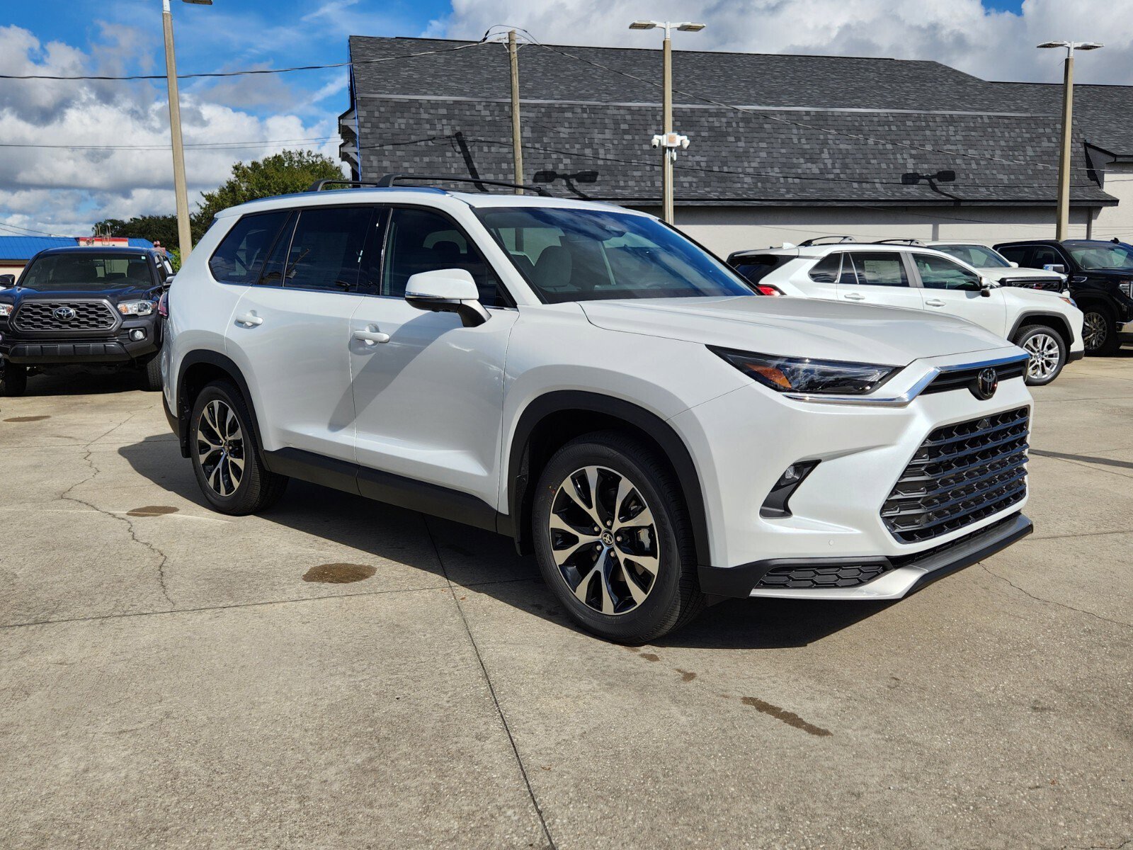 2026 Toyota Grand Highlander Limited's photo