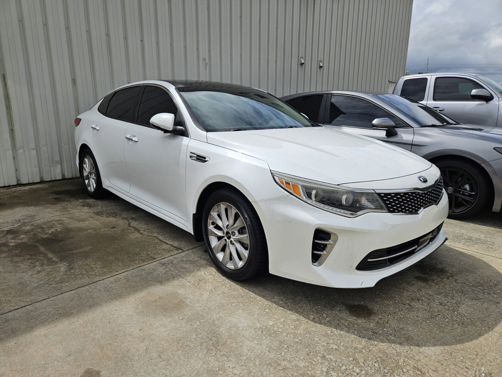 2017 Kia Optima EX photo 3