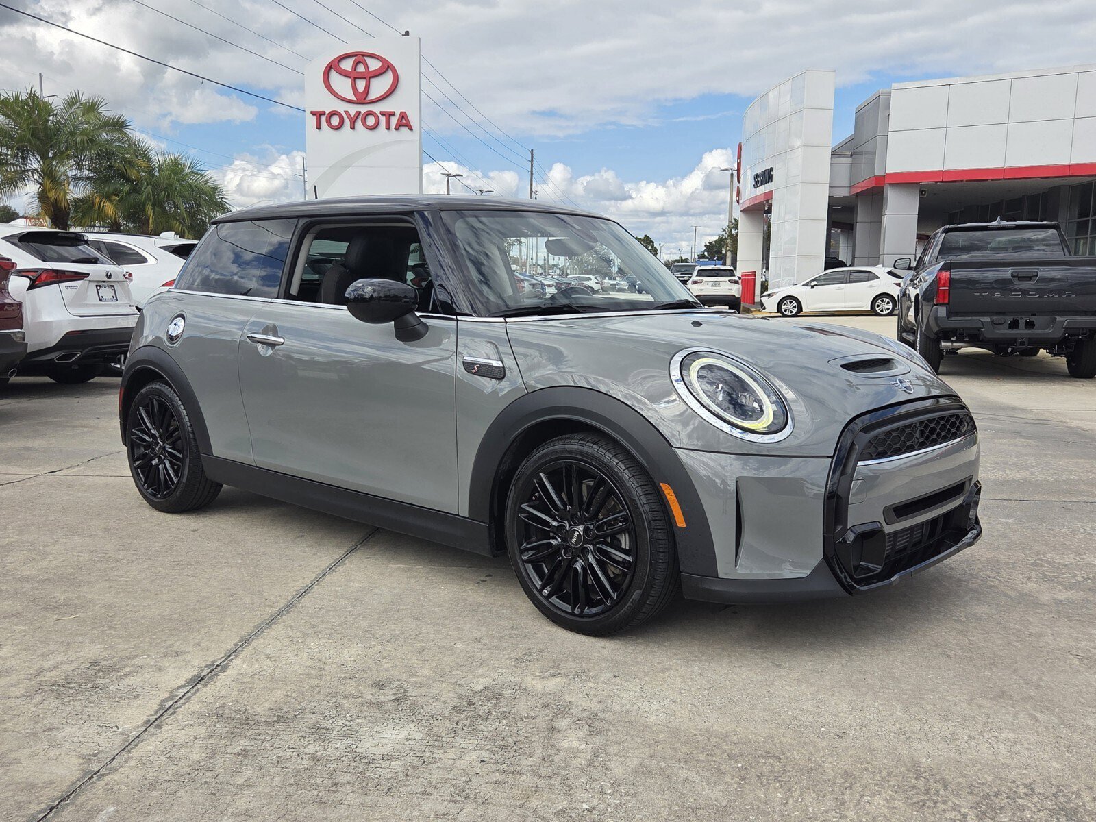 2022 MINI Hardtop 2 Door S's photo