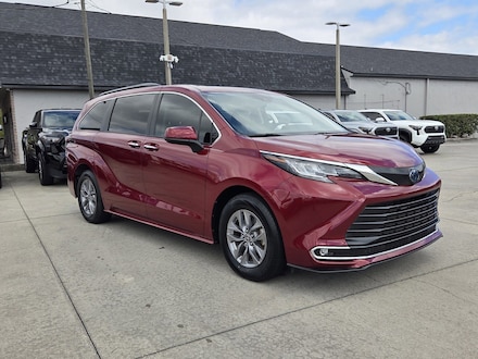 2022 Toyota Sienna XLE 7 Passenger Van Passenger Van