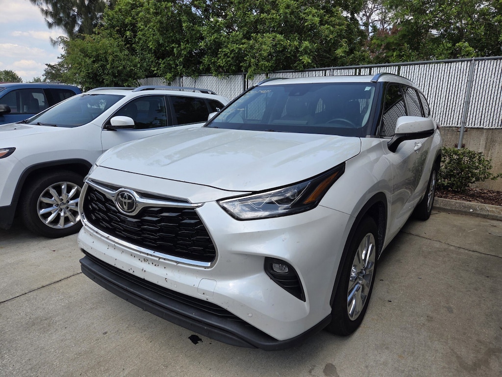 Used 2023 Toyota Highlander Limited SUV