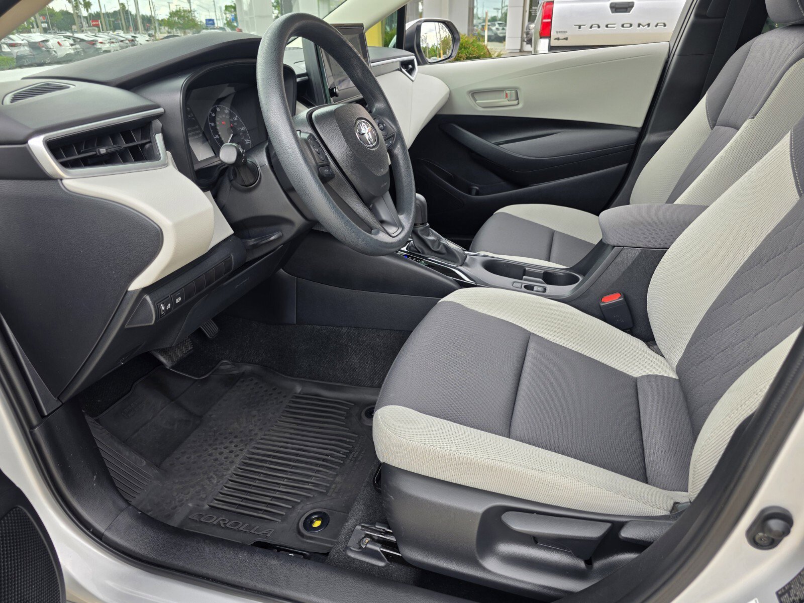 2023 Toyota Corolla LE photo 3