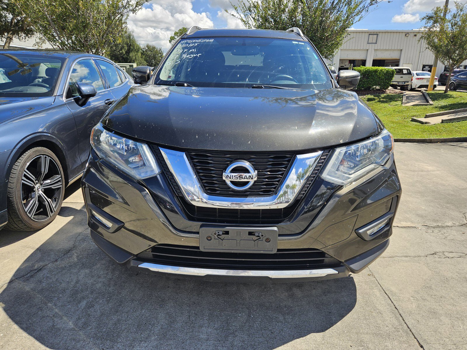 2017 Nissan Rogue SV photo 2