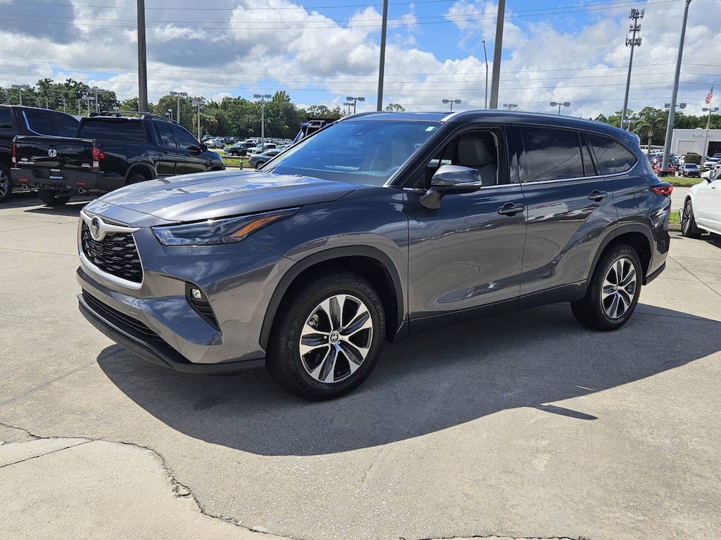 2022 Toyota Highlander XLE photo 3