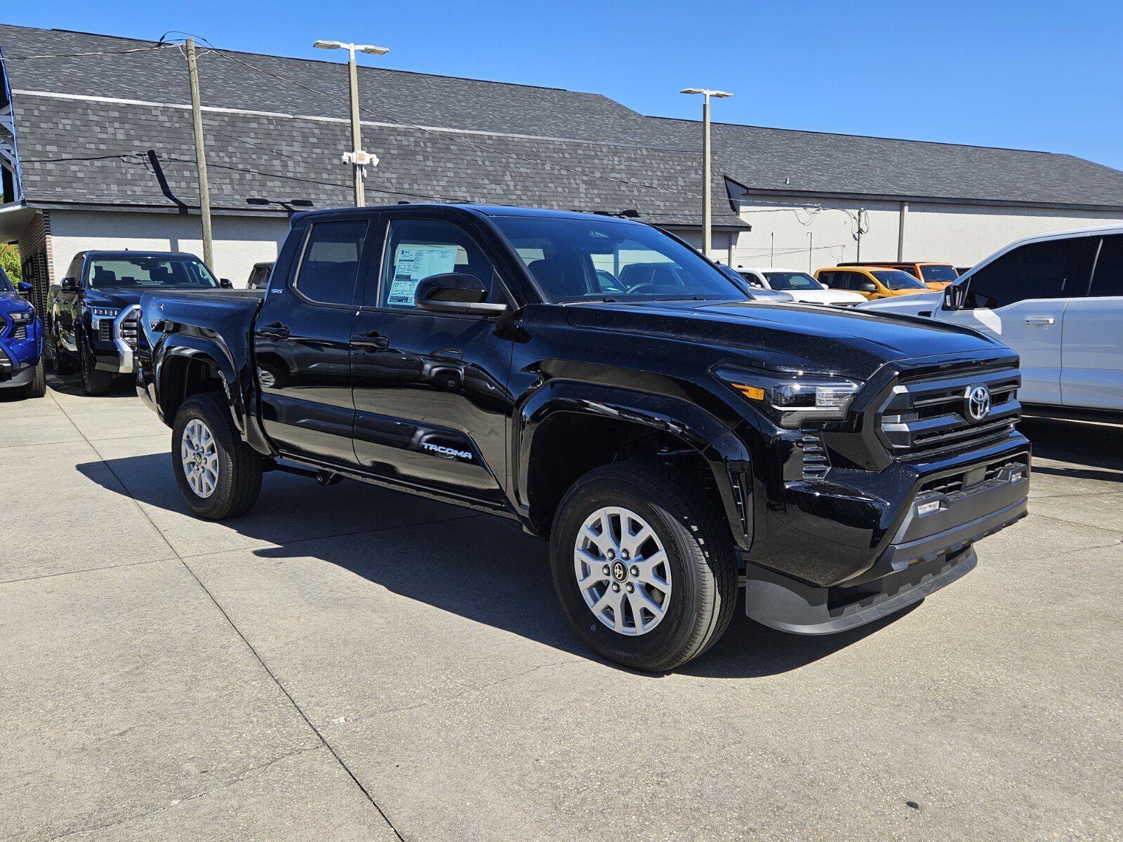 2025 Toyota Tacoma SR5's photo