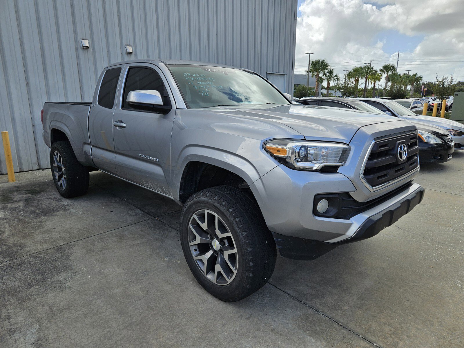 2017 Toyota Tacoma SR photo 3