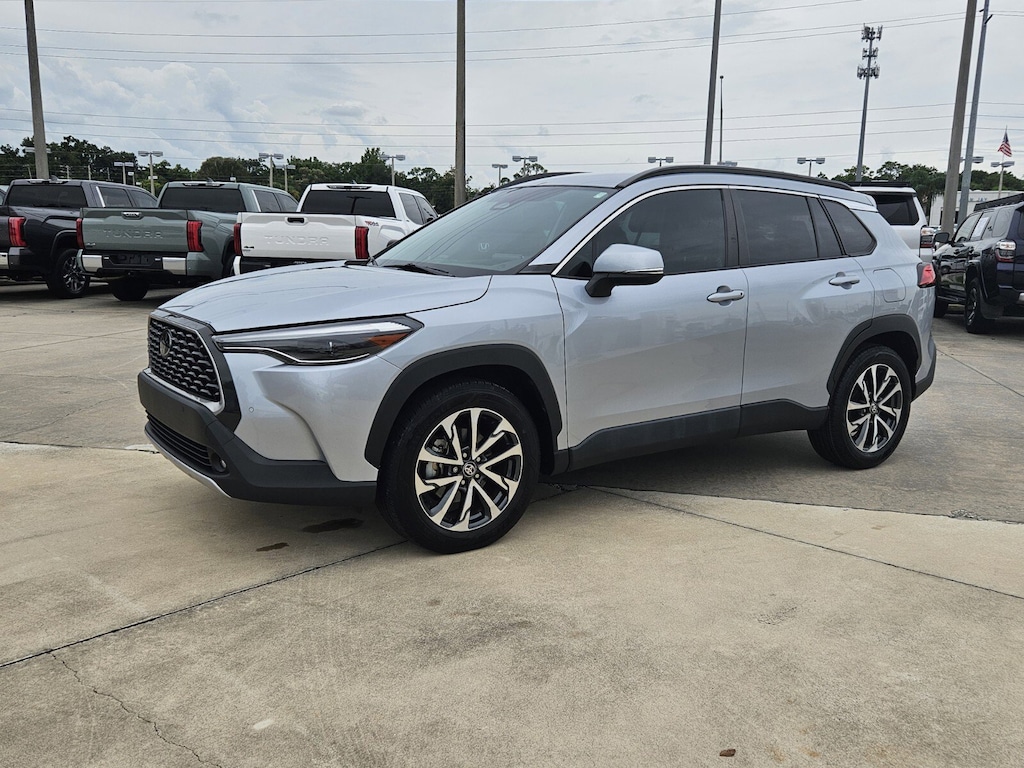 2023 Toyota Corolla Cross XLE photo 3