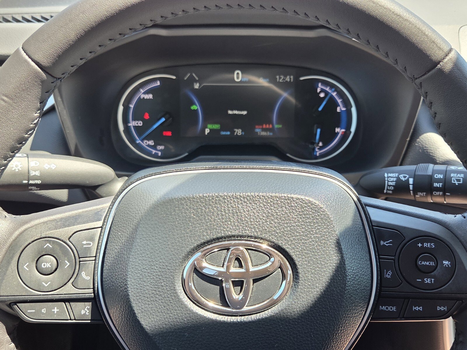 2024 Toyota RAV4 SE - Photo 17