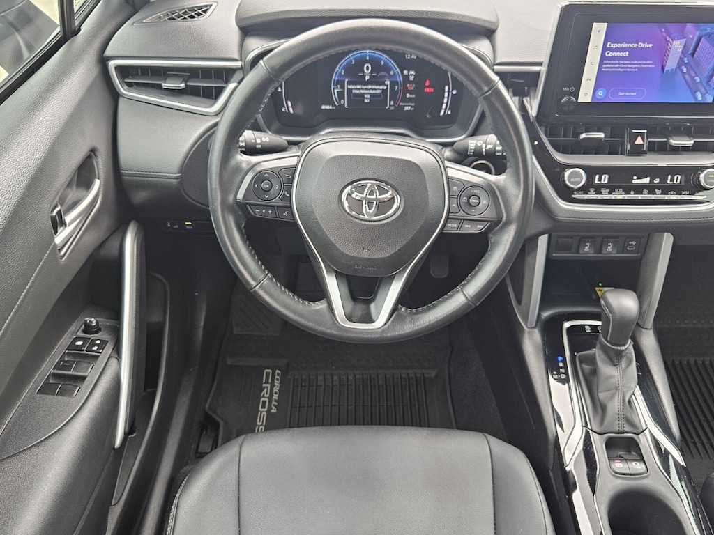 2023 Toyota Corolla Cross XLE photo 6