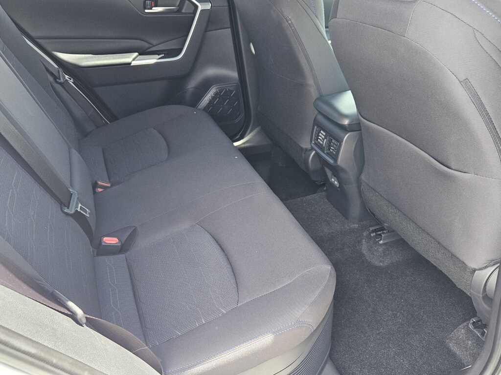 2024 Toyota RAV4 Hybrid SE photo 3