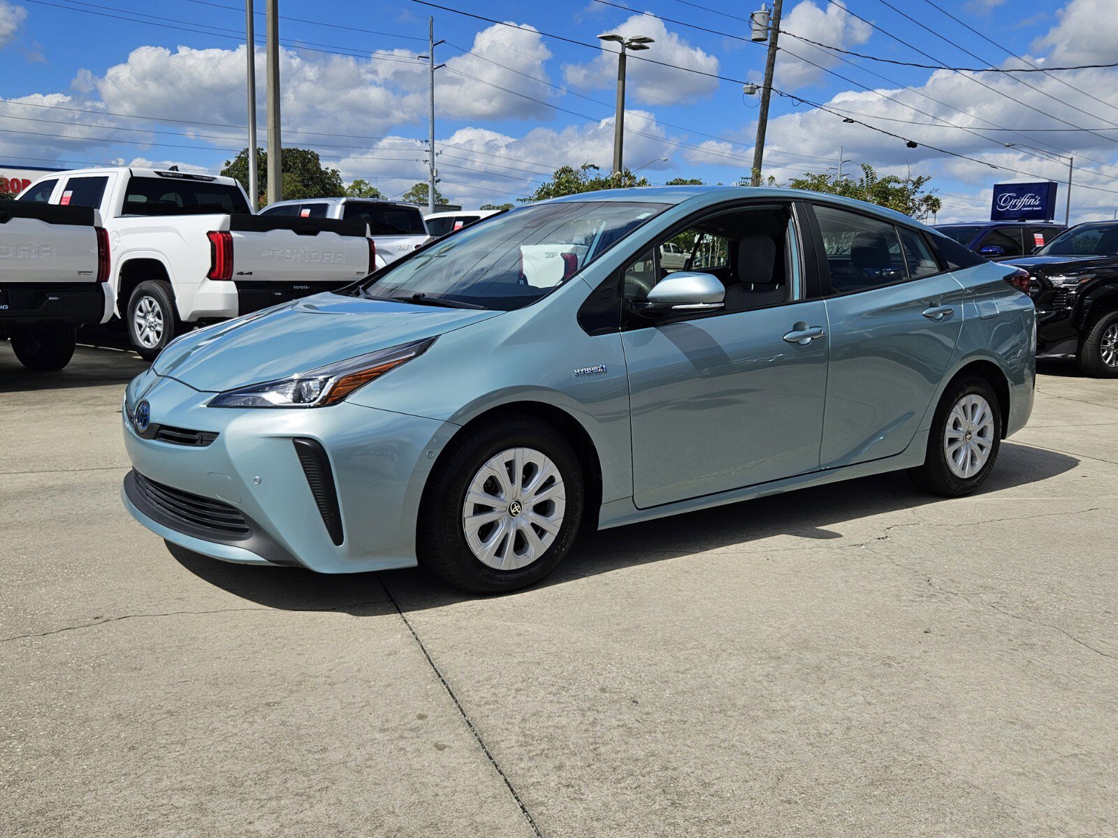2019 Toyota Prius LE photo 3