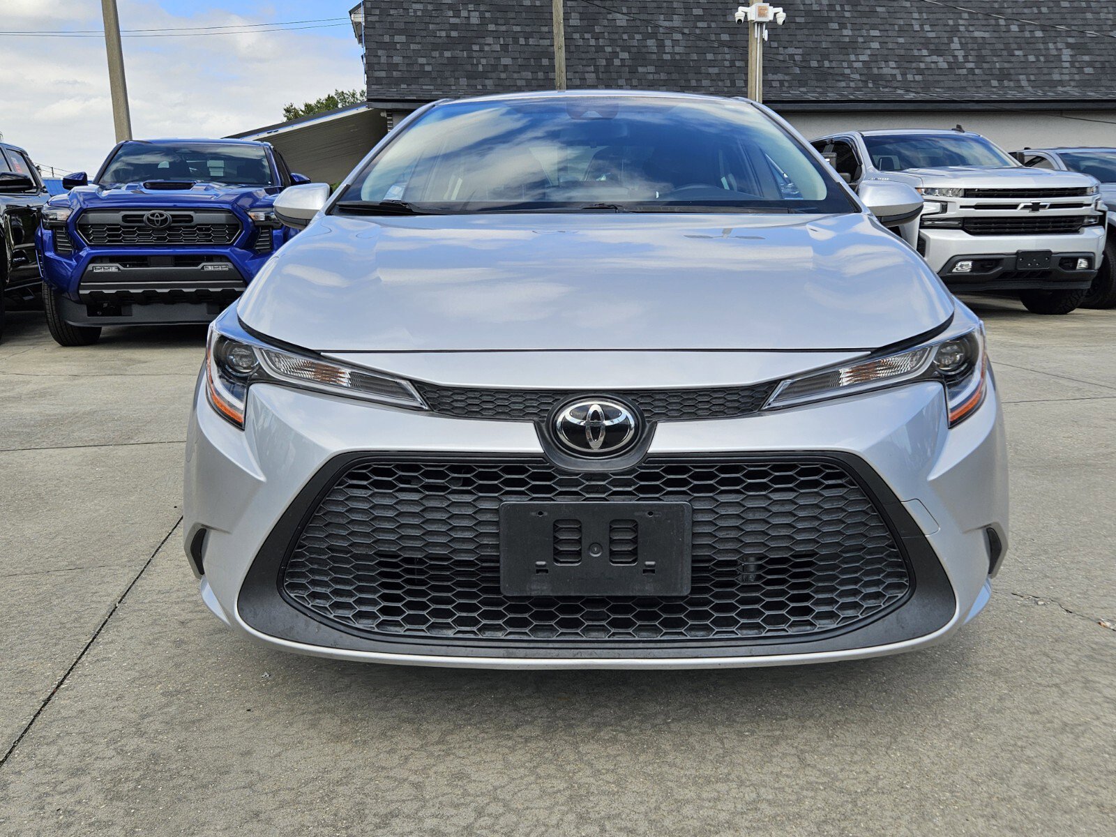 2022 Toyota Corolla LE photo 2