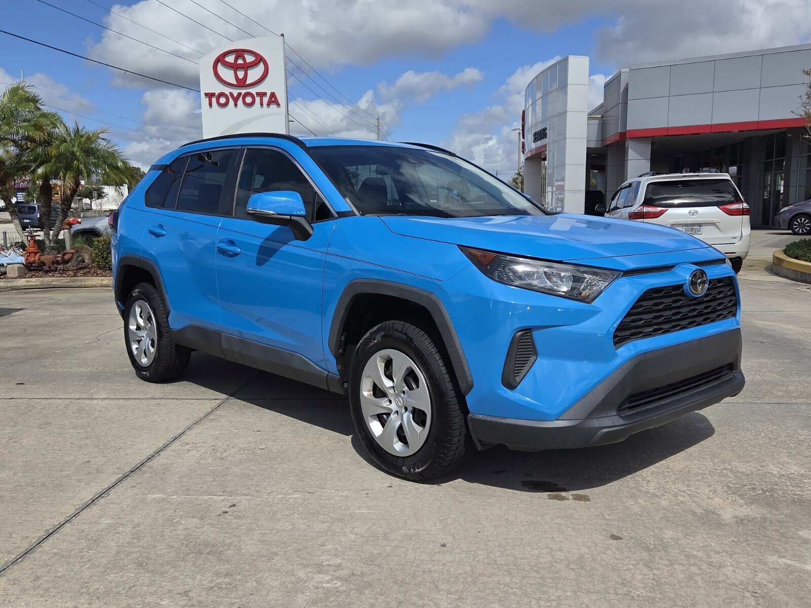 2020 Toyota RAV4 LE