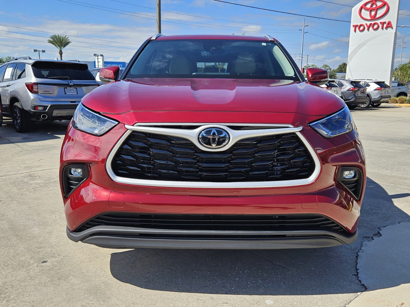 2025 Toyota Highlander XLE photo 2